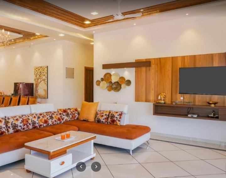 7Bhk Villa With Wonderful View And Good Food 罗纳瓦拉 外观 照片