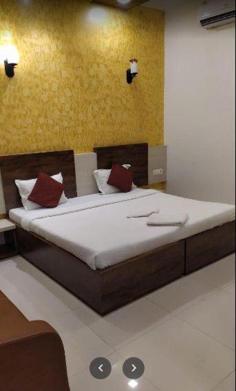 7Bhk Villa With Wonderful View And Good Food 罗纳瓦拉 外观 照片